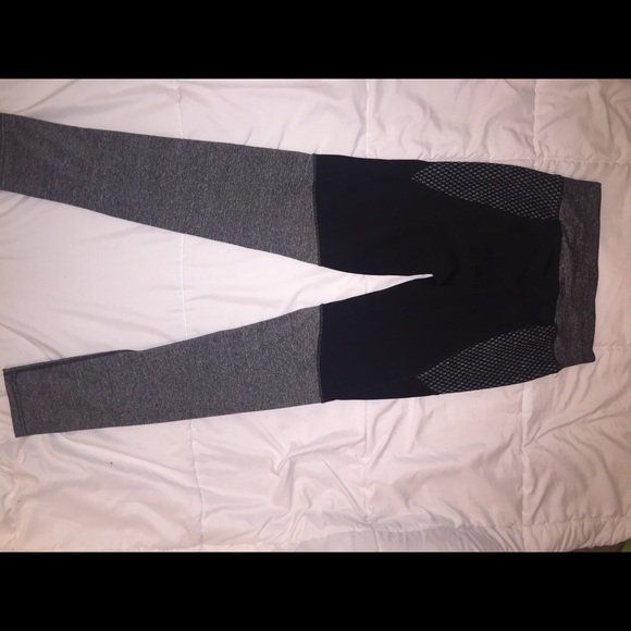 2 pairs of exercises leggings - Picture 4 of 6